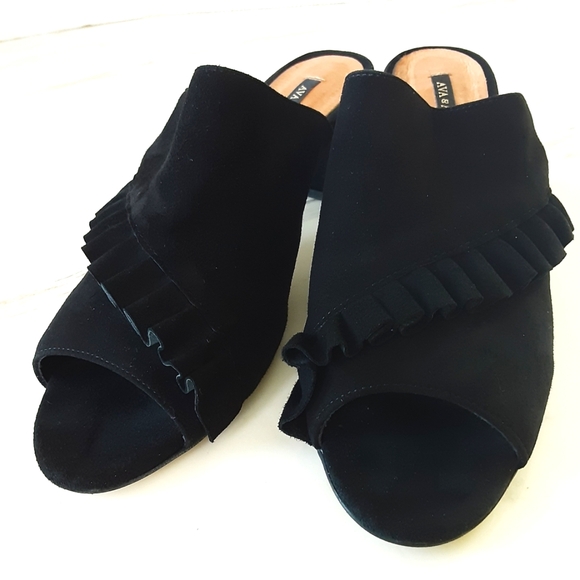 AVA & AIDEN Black Suede Ruffle Block Heel Open Toe Sandal Sz. 9 - Picture 6 of 12